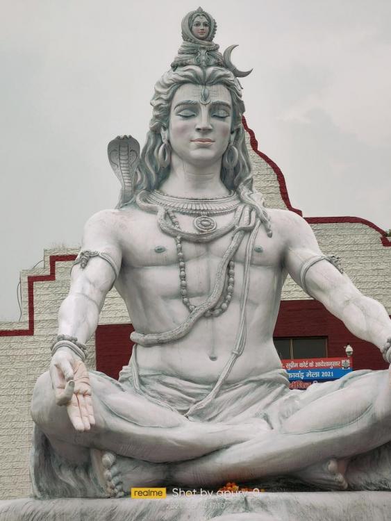 Lord_Shiva_Sculpture_at_Haridwar_Railway_station.jpg