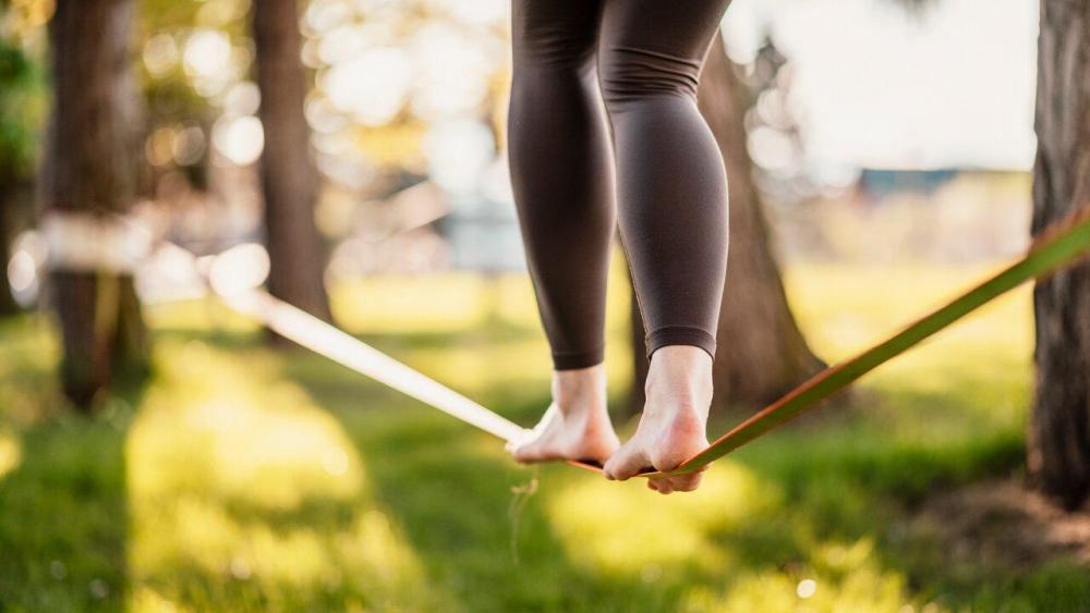 RS402292_AdobeStock_440219499_slackline.jpeg